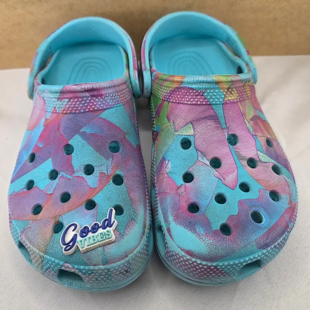 Crocs Classic Palm Print Clogs in Neptune Multi, Size Men's 5/Women's 7